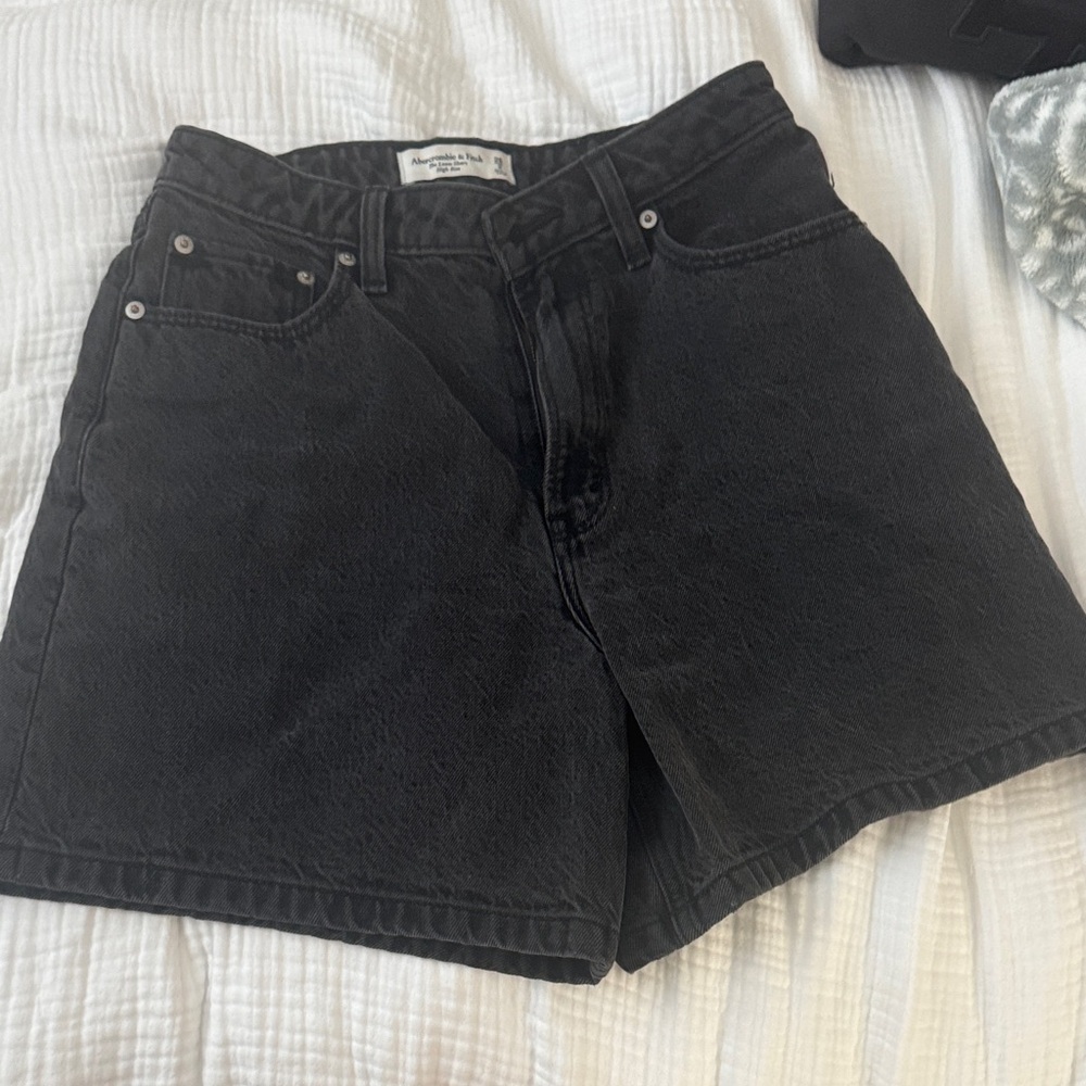 ABERCROMBIE the loose high rise short size 26 curve love